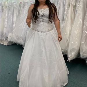 Mary's Bridal Wedding Dress Size 24